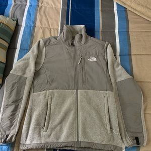 Gray Woman’s North Face!